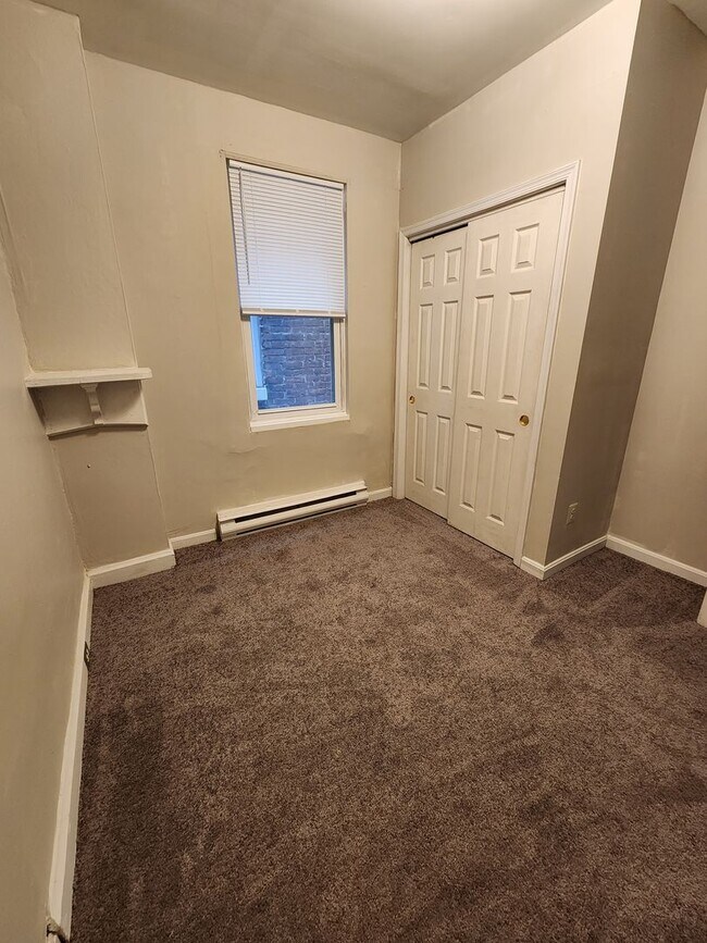 Building Photo - 10 N Main St