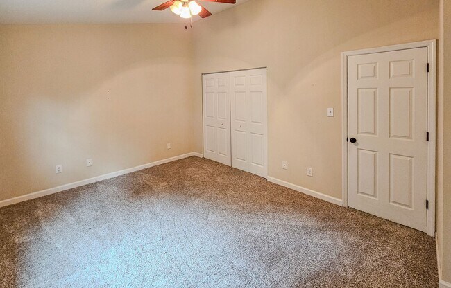 Building Photo - West Knoxville 37923 - 2 bedroom, 1.5 bath condo with hardwood floors - Contact Ryan Fogarty (865...