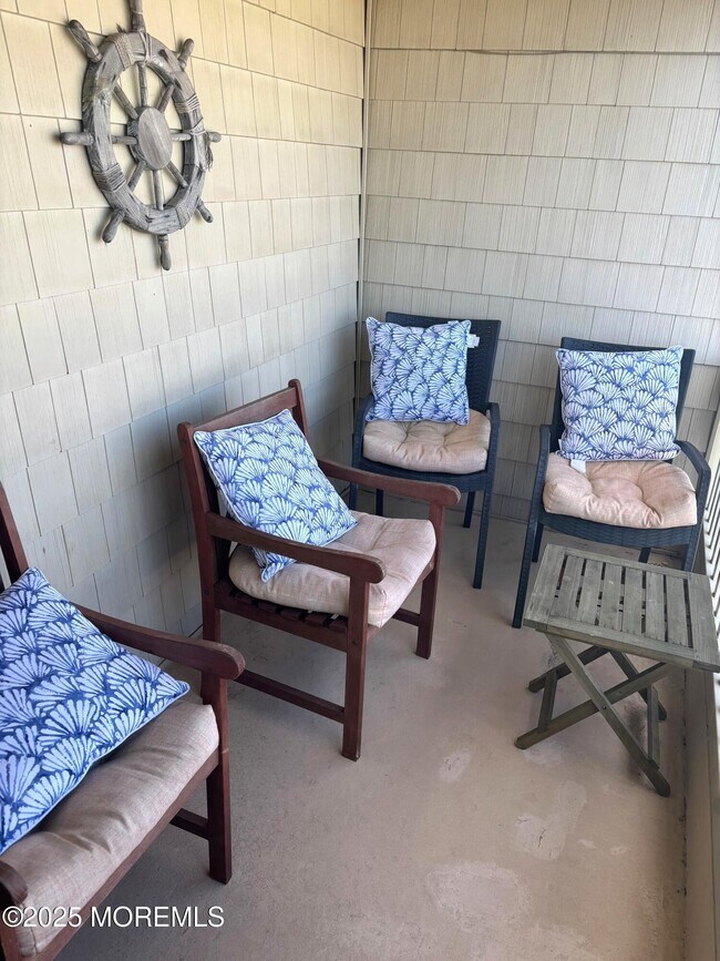 Building Photo - 7 Lincoln Ave