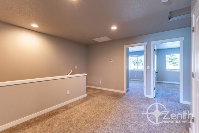 Building Photo - 7415 NE 136th Ave