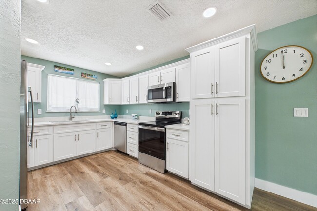 Building Photo - 4035 Oriole Ave