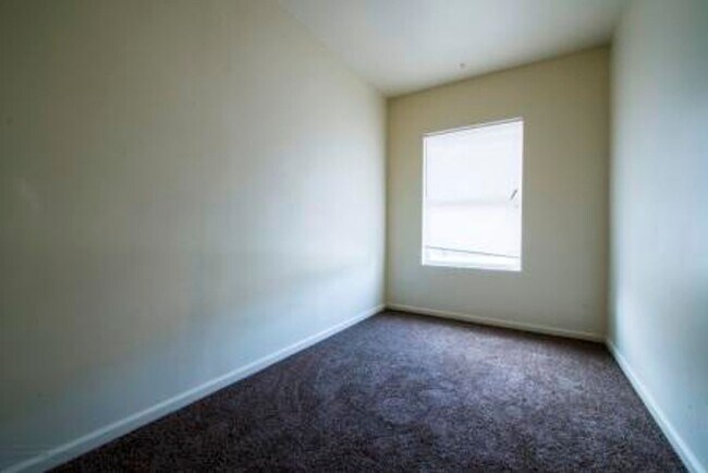 Building Photo - 327-329 Central Park Ave