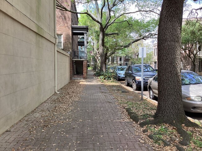 Building Photo - 431 Barnard St