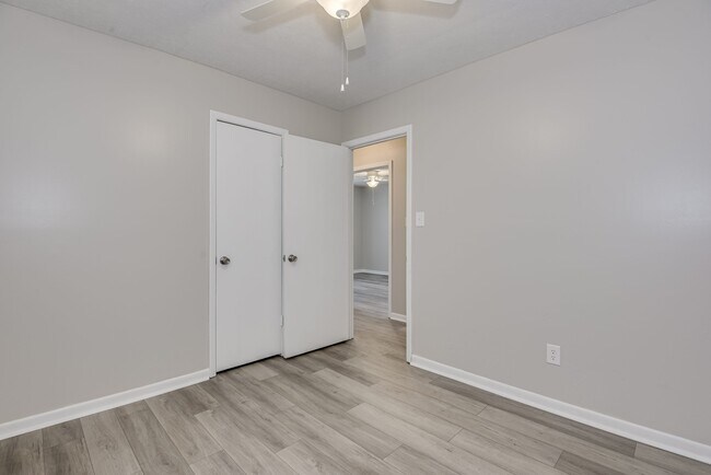 Building Photo - 250 Almon Ct