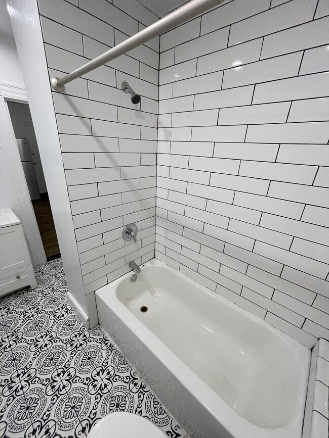 Building Photo - 260 Sheridan St