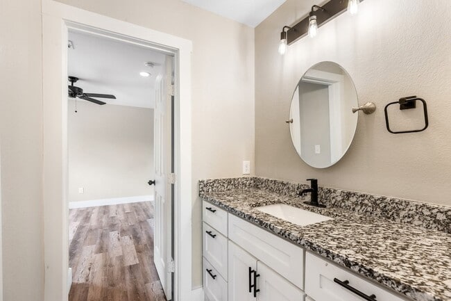 Building Photo - 1606 W Johnson St