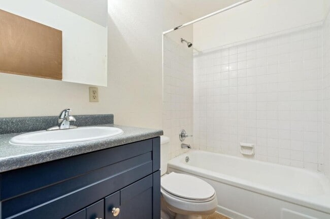 Building Photo - 906 Hersinger Pl