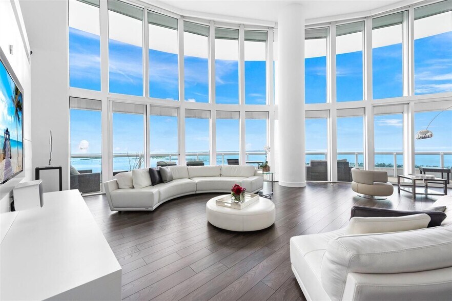Building Photo - 1643 Brickell Ave