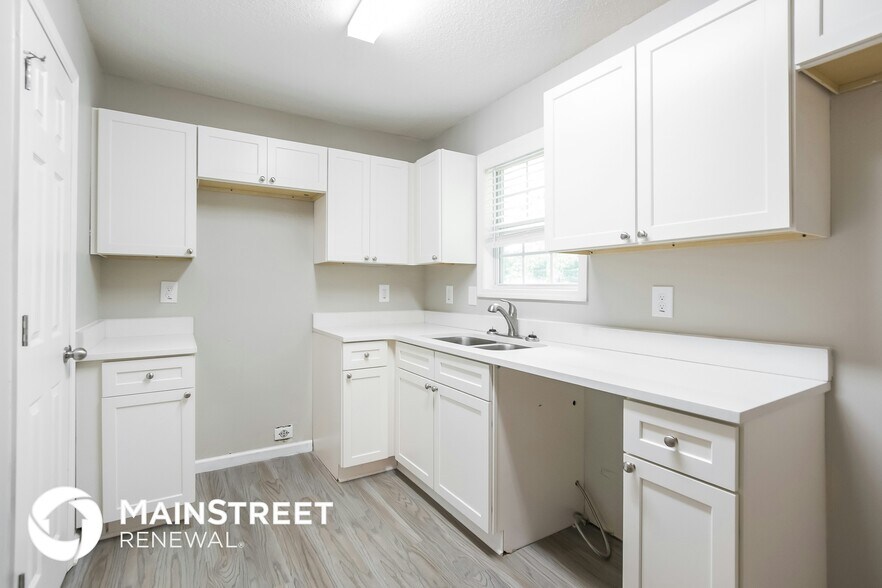 Building Photo - 444 River Trace Dr