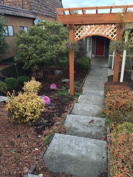 Building Photo - 5728 S Ryan St