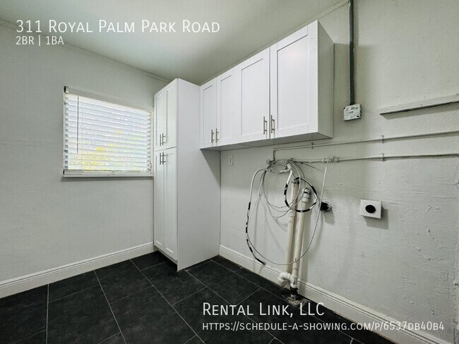 Building Photo - 311 Royal Palm Park Rd