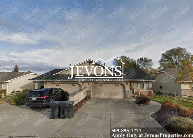 Building Photo - Make this your new home 3 Bedrooms, 2 Bathrooms Duplex in Selah