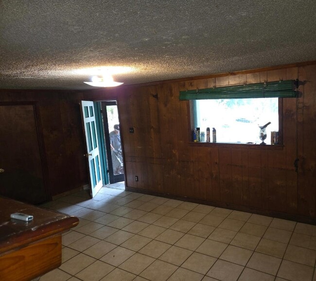 Building Photo - 640 Andry Ln
