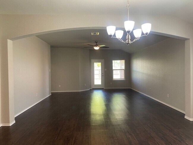 Building Photo - 3 BEDROOM ACADEMY ISD