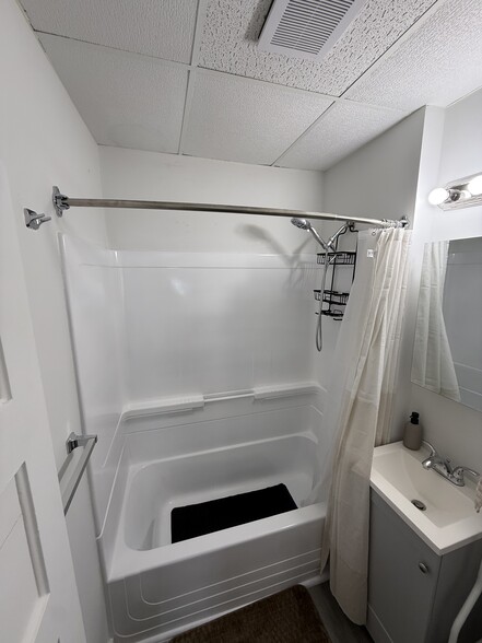 Building Photo - 25 Wyman St