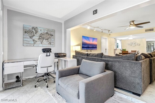 Building Photo - 185 Cypress Way E