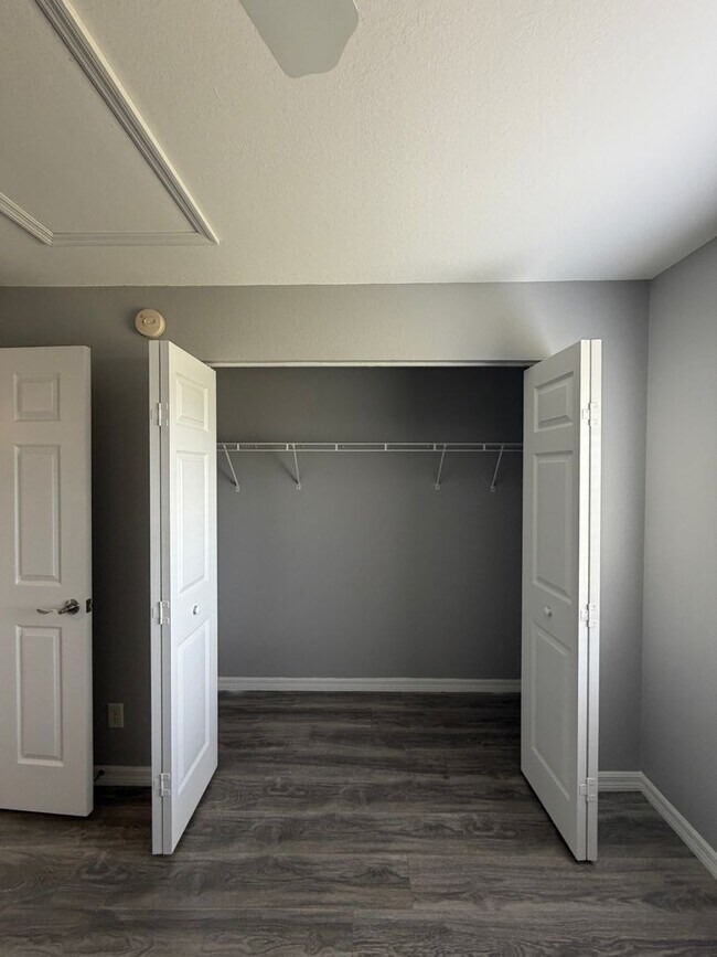 Building Photo - Morriston - 19 ACRE HIDDEN GEM!! **Won't Last**