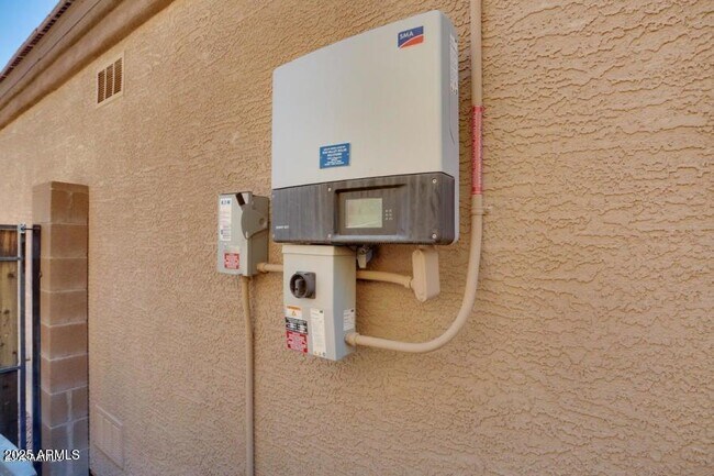 Building Photo - 12039 W Leather Ln