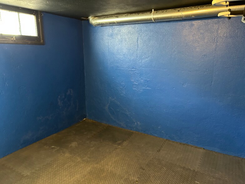 Building Photo - 1841 N Jeanette Ave