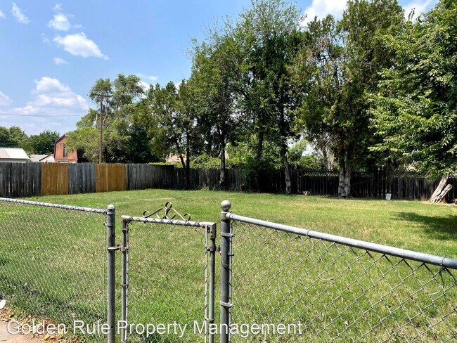 Building Photo - 3 br, 2 bath House - 120 E Ave F