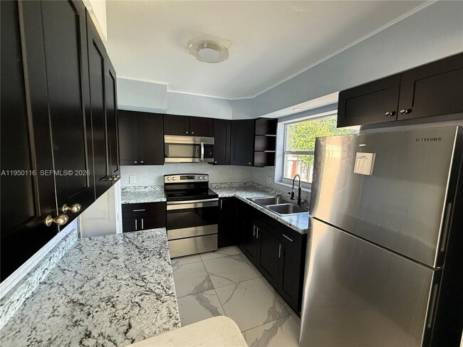 Building Photo - 5408 N Andrews Ave