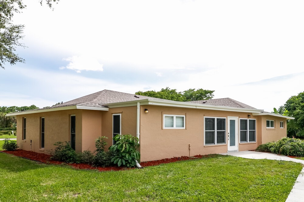 Building Photo - 2228 Treehaven Cir