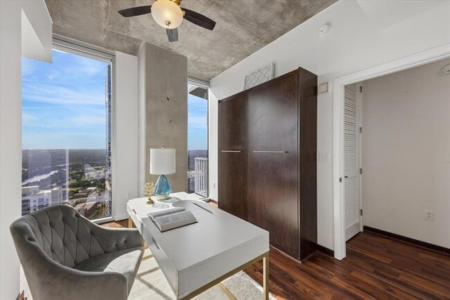 Building Photo - 360 Nueces St
