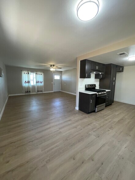 Building Photo - 361 N 8th St