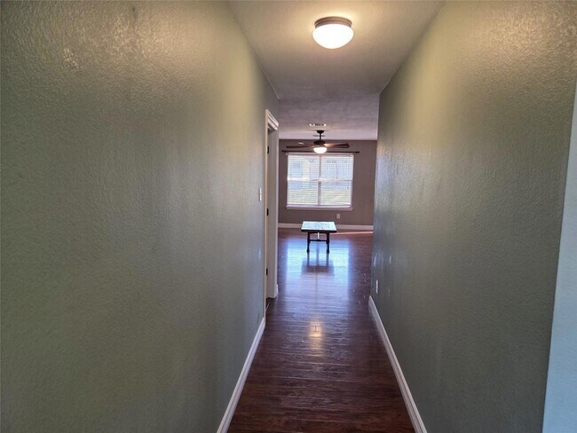 Building Photo - 208 Rock Hound Ln
