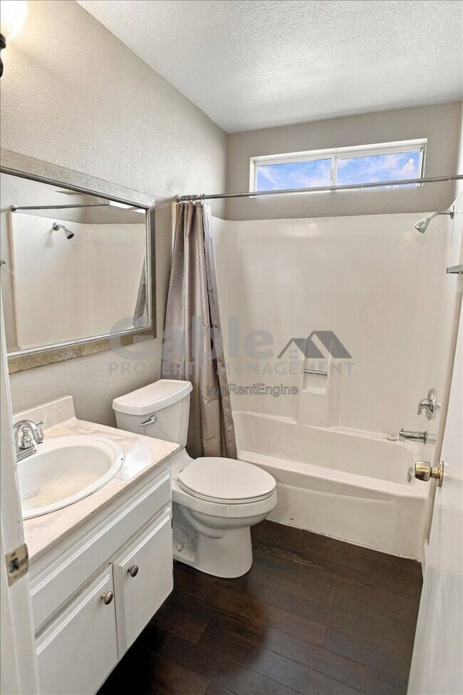 Building Photo - 21748 Grovepark Dr