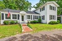 Building Photo - Comfort and Convenience in the Heart of Summerville