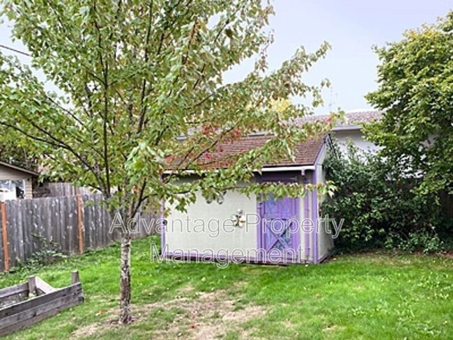 Building Photo - 1235 NW 27th St