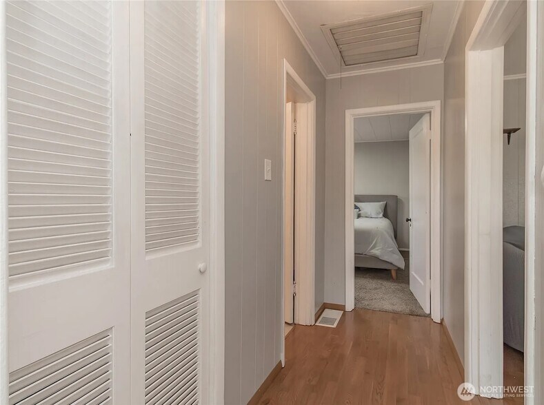 Building Photo - 213 S 70th St