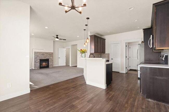 Building Photo - 3308 San Carlo Ave