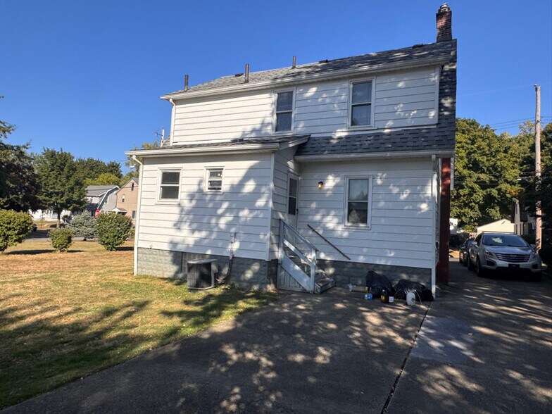 Building Photo - 576 Noah Ave