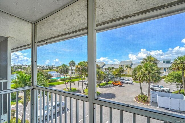 Building Photo - 5532 NE Gulfstream Way
