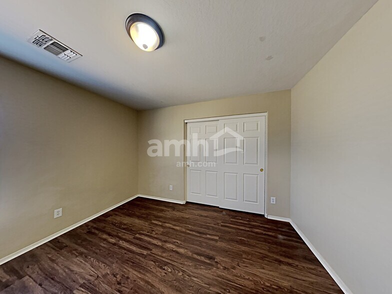 Building Photo - 1517 S 115th Dr