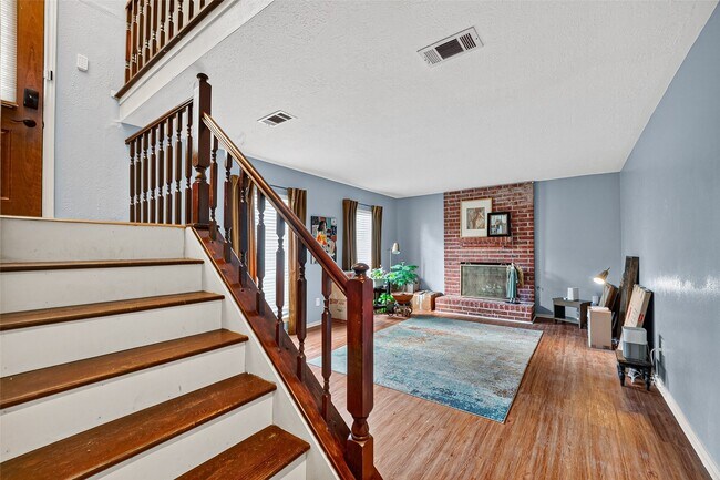Building Photo - 15927 Eastcape Dr