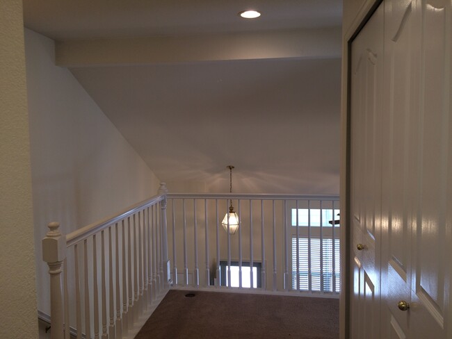 Building Photo - Beautiful 2B Condo in Lafayette's Autumn R...