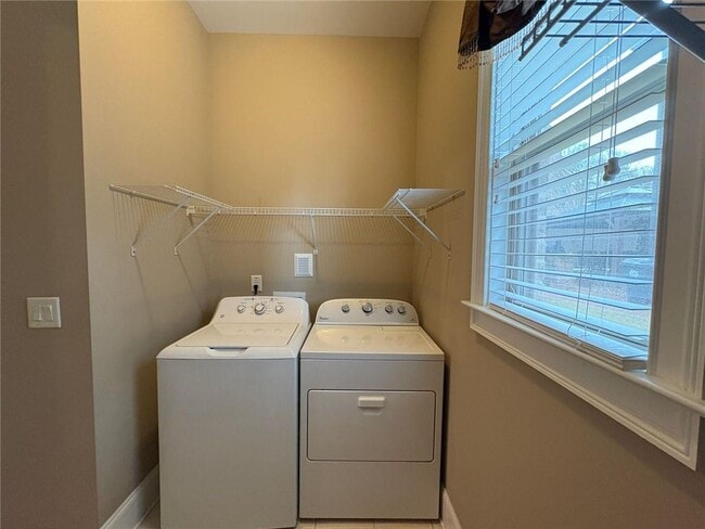 Building Photo - 3720 Kennent Square