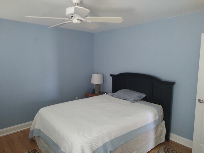Building Photo - 997 Spinnaker Ct