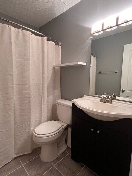 Building Photo - 94 Briarview Cir