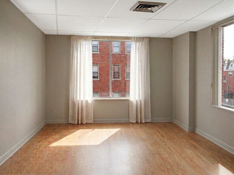 Building Photo - 5901 Bryant St