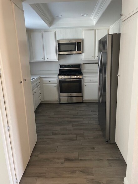 Building Photo - 8856 Sutter Cir