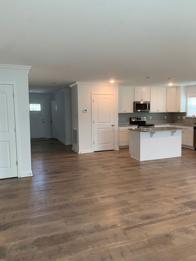 Building Photo - SPRING MILLS CARDINAL POINT VILLA