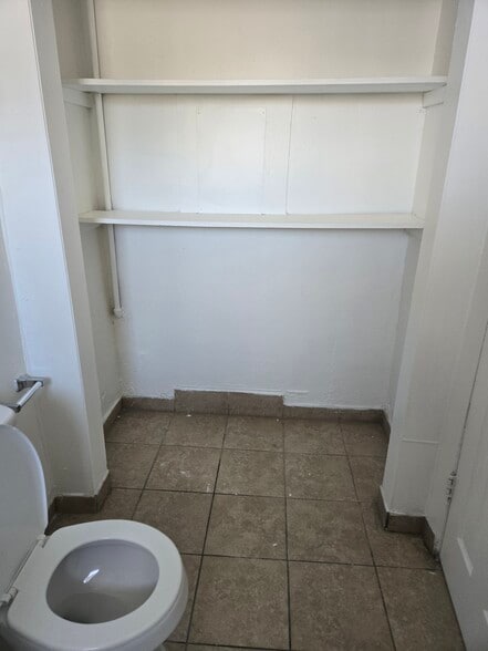 Building Photo - 708 Jackson Ave