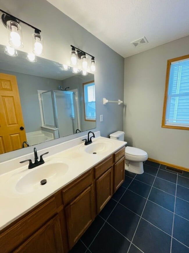 Building Photo - 8575 Fernbrook Dr