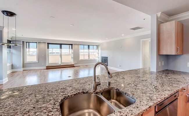 Building Photo - 1560 Blake St