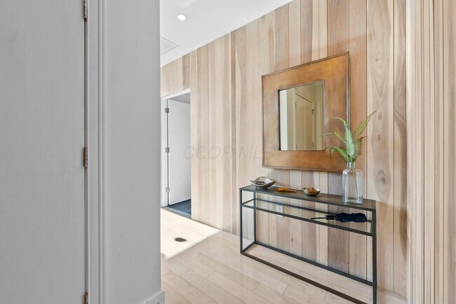 Building Photo - 1145 N High St