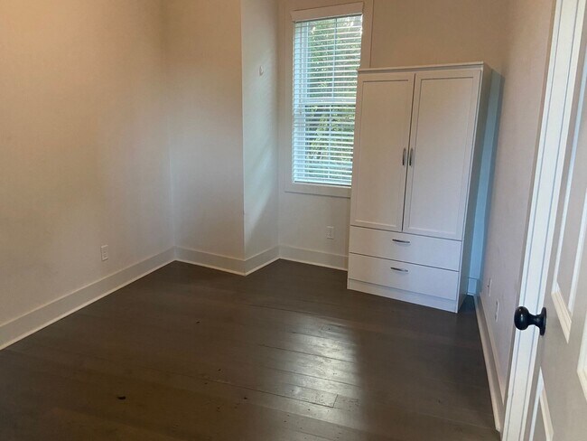Building Photo - DIXON PARK | 2 BEDROOM | 2 BATH